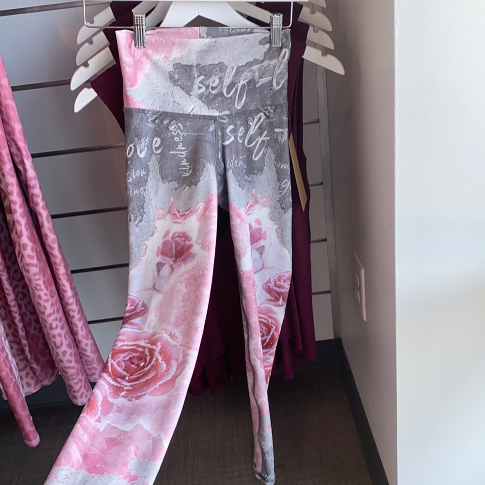 Niyama Sol barefoot gratitude winter rose Leggings
